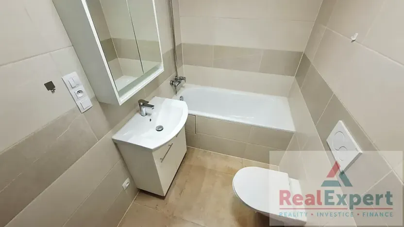 Pronájem bytu 1+kk, Praha - Vinohrady, Máchova, 34 m2