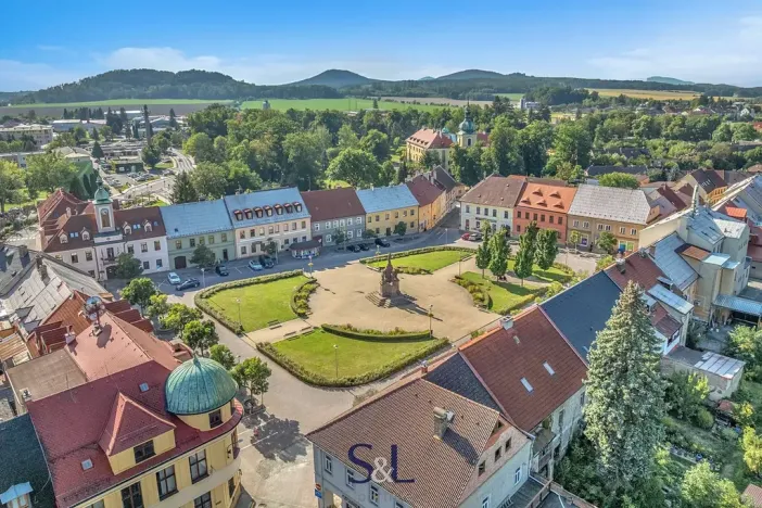 Prodej rodinného domu, Doksy, náměstí Republiky, 470 m2