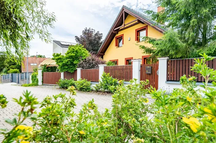Prodej rodinného domu, Květnice, Sosnová, 170 m2