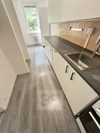 Pronájem bytu 3+1, Praha - Hlubočepy, Prosluněná, 74 m2