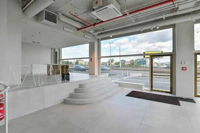 Pronájem obchodního prostoru, Praha - Holešovice, Bubenská, 242 m2