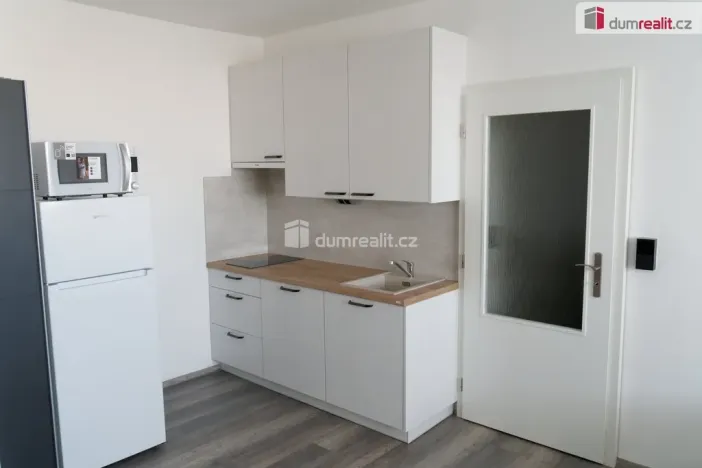 Pronájem bytu 1+kk, Praha - Střížkov, Děčínská, 32 m2