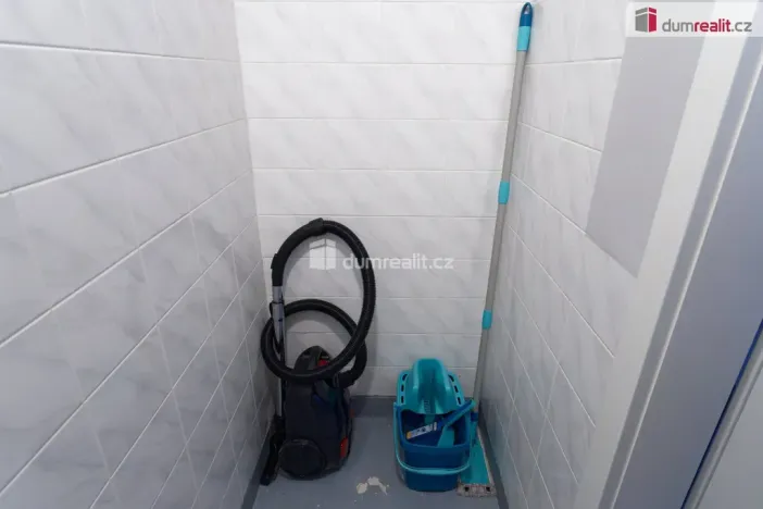 Pronájem bytu 1+kk, Praha - Střížkov, Děčínská, 32 m2