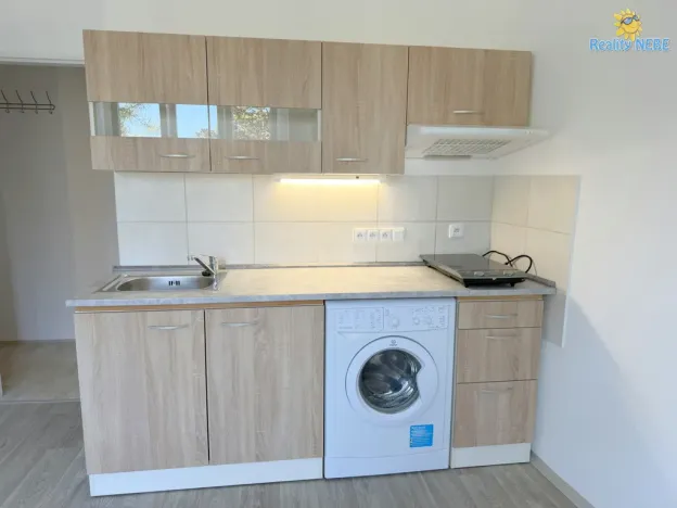 Pronájem bytu 1+kk, Praha - Michle, Hadovitá, 24 m2
