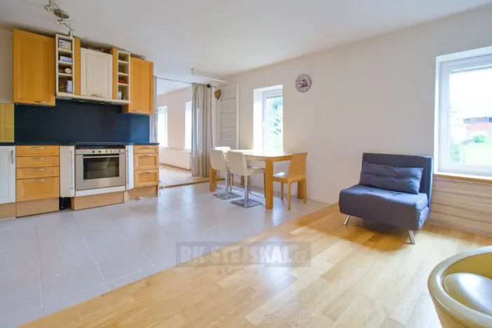 Prodej vícegeneračního domu, Moldava, 410 m2