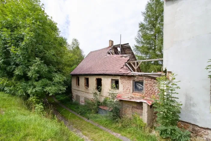 Prodej vícegeneračního domu, Moldava, 431 m2