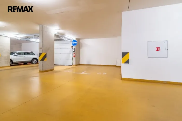 Prodej garážového stání, Praha - Nusle, Bartoškova, 11 m2