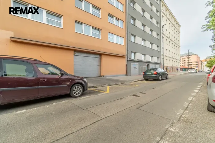 Prodej garážového stání, Praha - Nusle, Bartoškova, 13 m2
