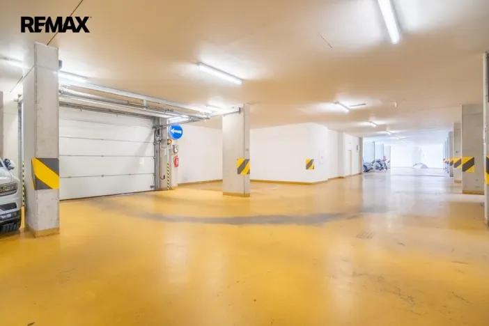 Prodej garážového stání, Praha - Nusle, Bartoškova, 13 m2