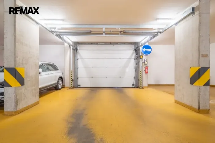 Prodej garážového stání, Praha - Nusle, Bartoškova, 13 m2