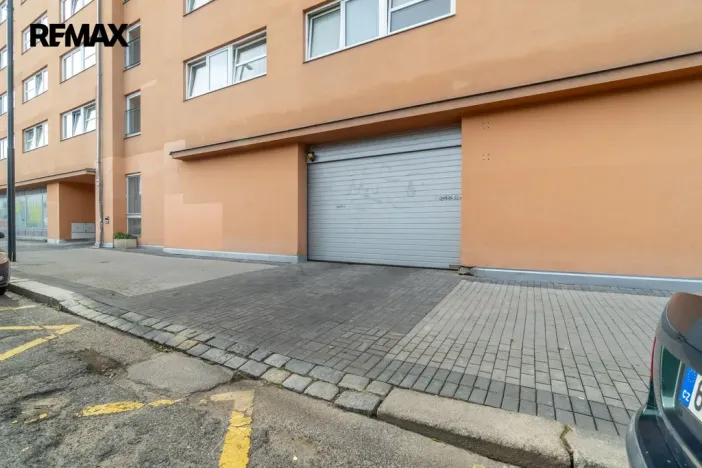 Prodej garážového stání, Praha - Nusle, Bartoškova, 13 m2