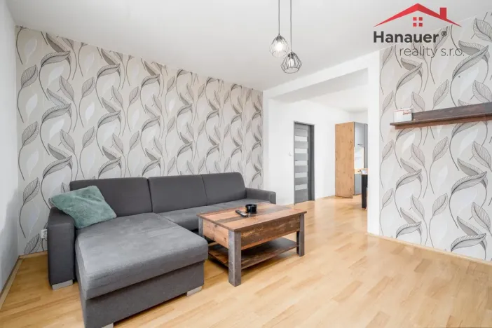 Prodej komerční nemovitosti, Hostomice, Školní náměstí, 487 m2