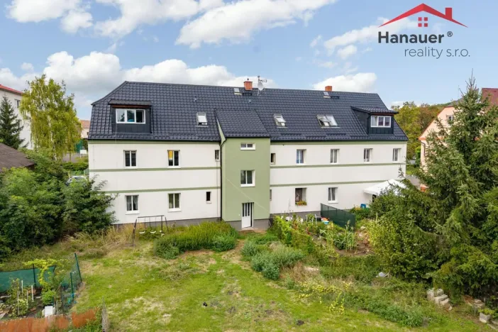 Prodej komerční nemovitosti, Hostomice, Školní náměstí, 487 m2