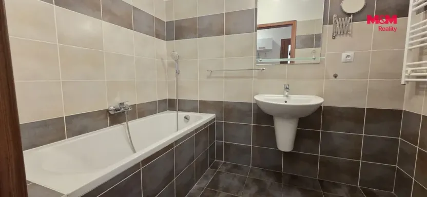 Pronájem bytu 2+kk, Pardubice - Zelené Předměstí, Pod Vinicí, 57 m2