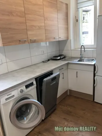 Pronájem bytu 1+kk, Praha - Bubeneč, Jaselská, 29 m2