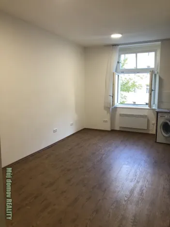 Pronájem bytu 1+kk, Praha - Bubeneč, Jaselská, 29 m2