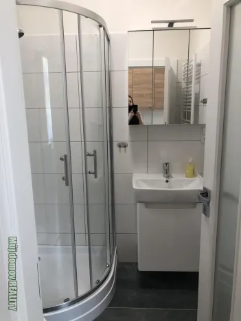 Pronájem bytu 1+kk, Praha - Bubeneč, Jaselská, 29 m2