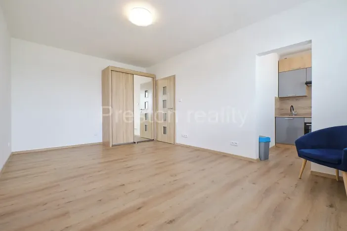 Pronájem bytu 1+kk, Praha - Modřany, Angelovova, 28 m2