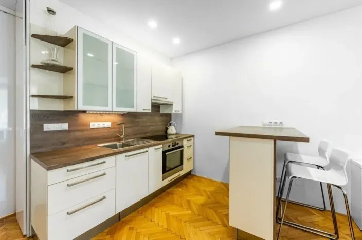 Pronájem bytu 2+kk, Praha - Karlín, Sokolovská, 58 m2