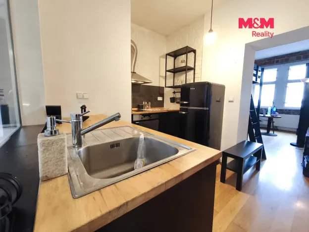 Pronájem bytu 1+1, Praha - Vinohrady, Šafaříkova, 31 m2