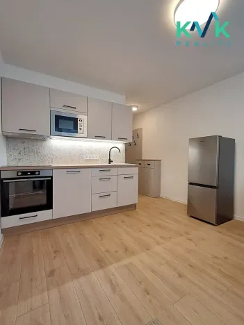 Pronájem bytu 1+1, Karlovy Vary, Úvalská, 36 m2