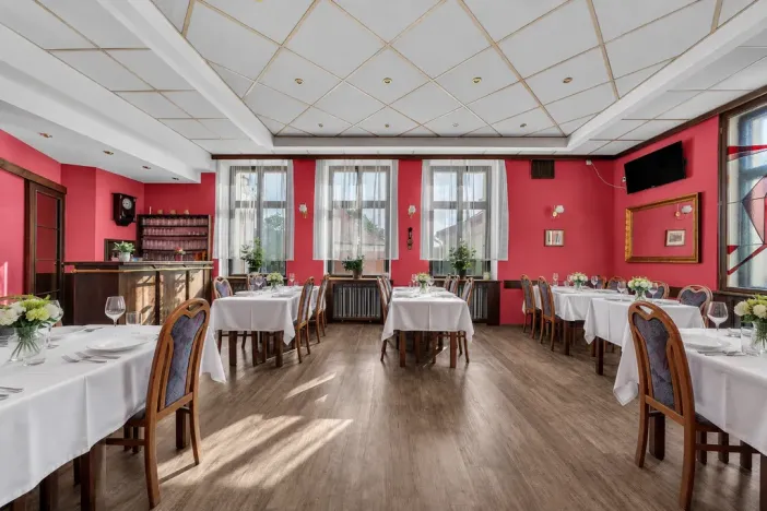 Prodej ubytování, Červený Kostelec, náměstí T. G. Masaryka, 1120 m2