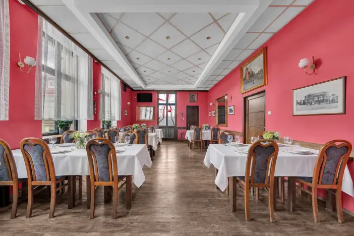 Prodej ubytování, Červený Kostelec, náměstí T. G. Masaryka, 1120 m2