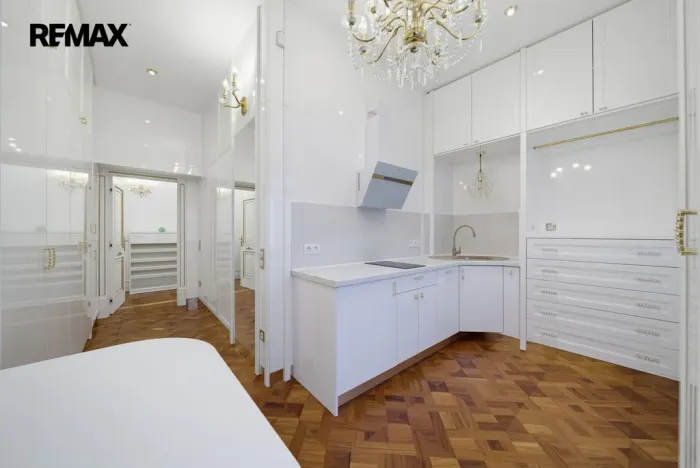 Prodej bytu 2+1, Karlovy Vary, nábřeží Jana Palacha, 72 m2