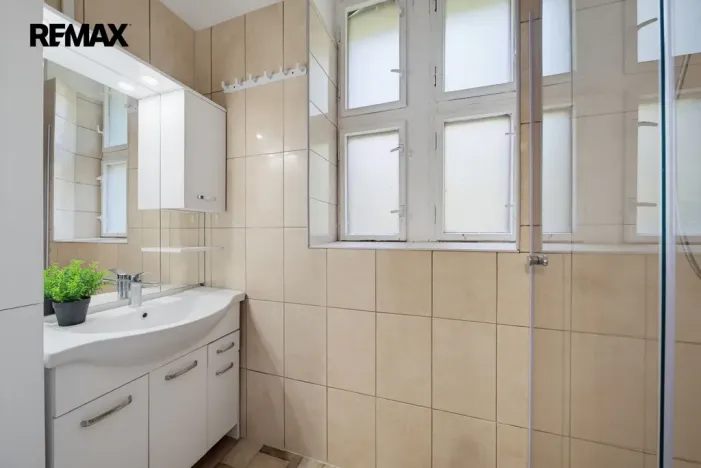 Prodej bytu 4+1, Karlovy Vary, Raisova, 80 m2
