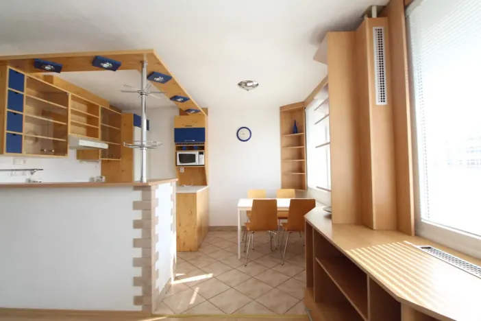 Pronájem bytu 3+kk, Praha - Prosek, Veltruská, 55 m2