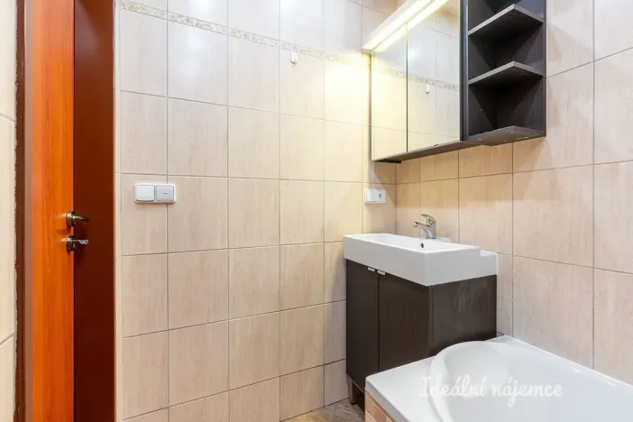 Pronájem bytu 2+kk, Praha - Vysočany, Spojovací, 47 m2