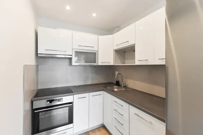 Pronájem bytu 2+kk, Praha - Kobylisy, Famfulíkova, 44 m2