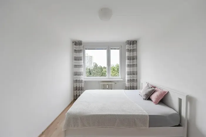 Pronájem bytu 2+kk, Praha - Kobylisy, Famfulíkova, 44 m2