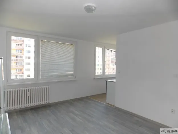 Pronájem bytu 1+kk, Pardubice - Polabiny, Brožíkova, 32 m2