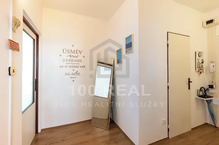 Pronájem bytu 2+1, Hradec Králové, Urxova, 64 m2