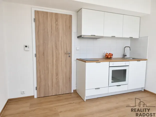 Pronájem bytu 1+kk, Brno, Rajhradská, 24 m2