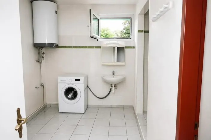 Prodej podílu rodinného domu, Vintířov, 200 m2