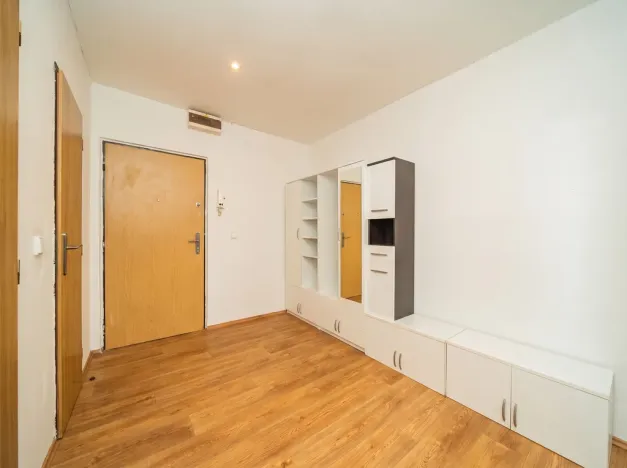 Prodej bytu 2+1, Milovice - Mladá, Průběžná, 65 m2