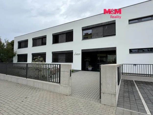 Pronájem obchodního prostoru, Pardubice - Zelené Předměstí, Jiráskova, 10 m2
