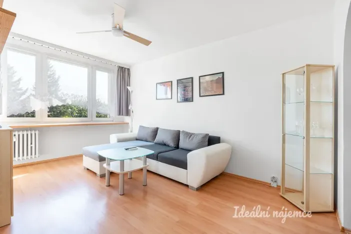 Pronájem bytu 2+kk, Praha - Prosek, Zárybská, 41 m2