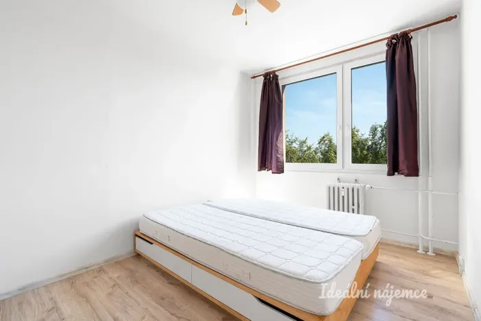 Pronájem bytu 2+kk, Praha - Prosek, Zárybská, 41 m2