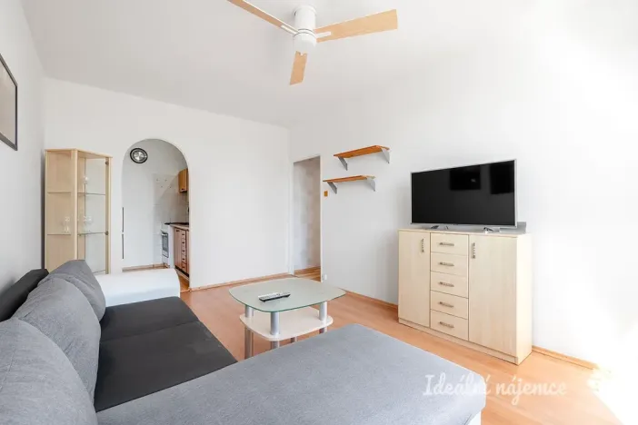 Pronájem bytu 2+kk, Praha - Prosek, Zárybská, 41 m2