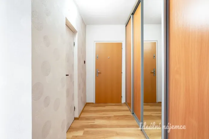 Pronájem bytu 2+kk, Praha - Prosek, Zárybská, 41 m2