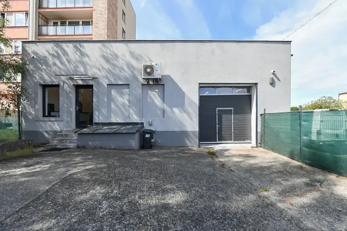 Prodej skladu, Praha - Horní Počernice, Komárovská, 210 m2
