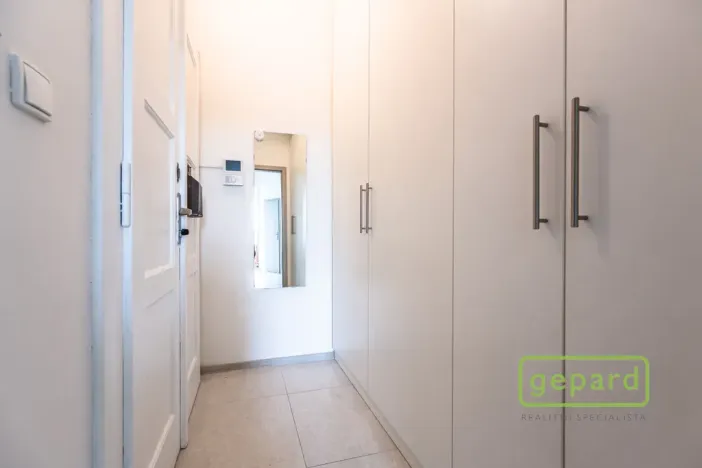 Pronájem bytu 2+kk, Praha, Oblouková, 50 m2