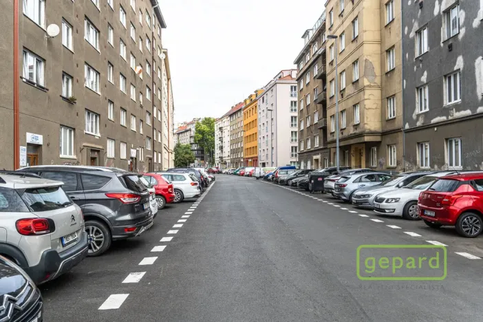 Pronájem bytu 2+kk, Praha, Oblouková, 50 m2