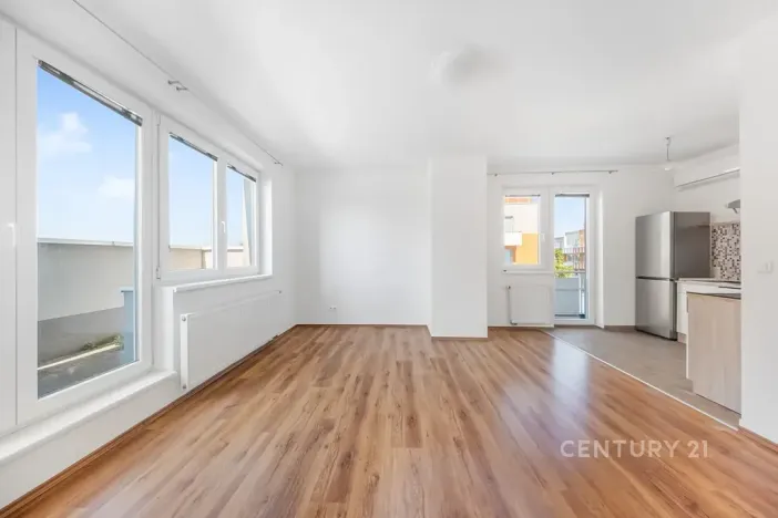 Pronájem bytu 1+kk, Praha - Kyje, Sicherova, 33 m2