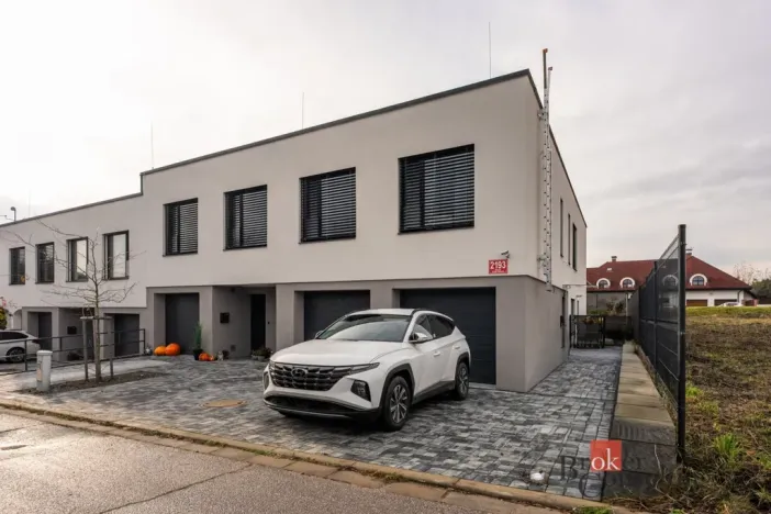 Pronájem bytu 4+kk, Hradec Králové - Nový Hradec Králové, Buková, 149 m2