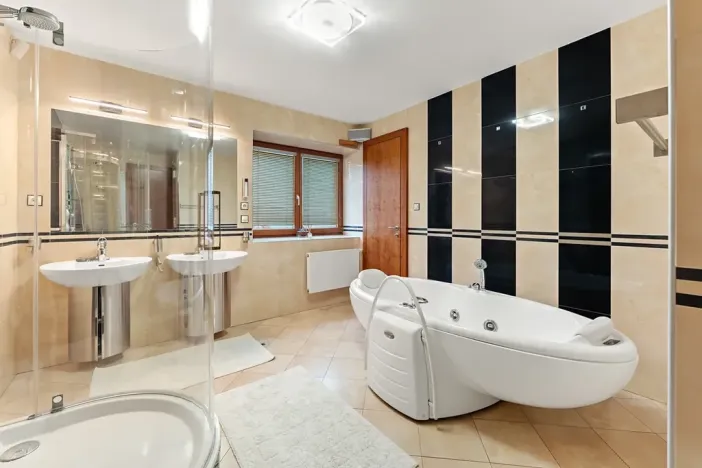Prodej rodinného domu, Praha - Kyje, Sklenská, 200 m2
