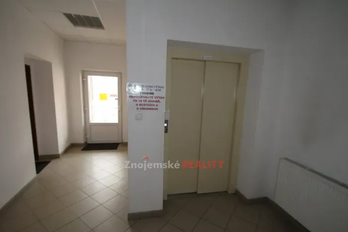 Pronájem komerční nemovitosti, Znojmo, Tovární, 18 m2